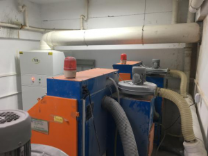 深圳力馳工業集塵器在噴砂打磨拋光工作的狀態